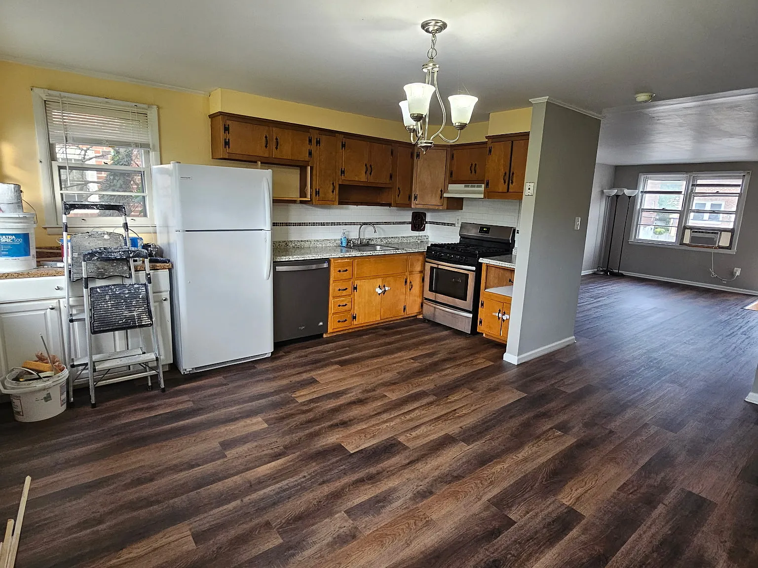 3 bed, 1.5 bath, 1200 sqft, $2,400 — Photo 3