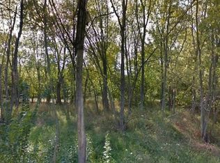 24716 N River Shore Dr, Cary, IL 60013