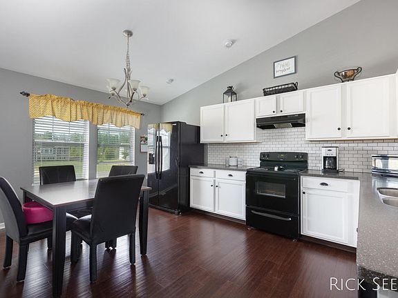 3rd image of 14640 Ivorystone Dr NE