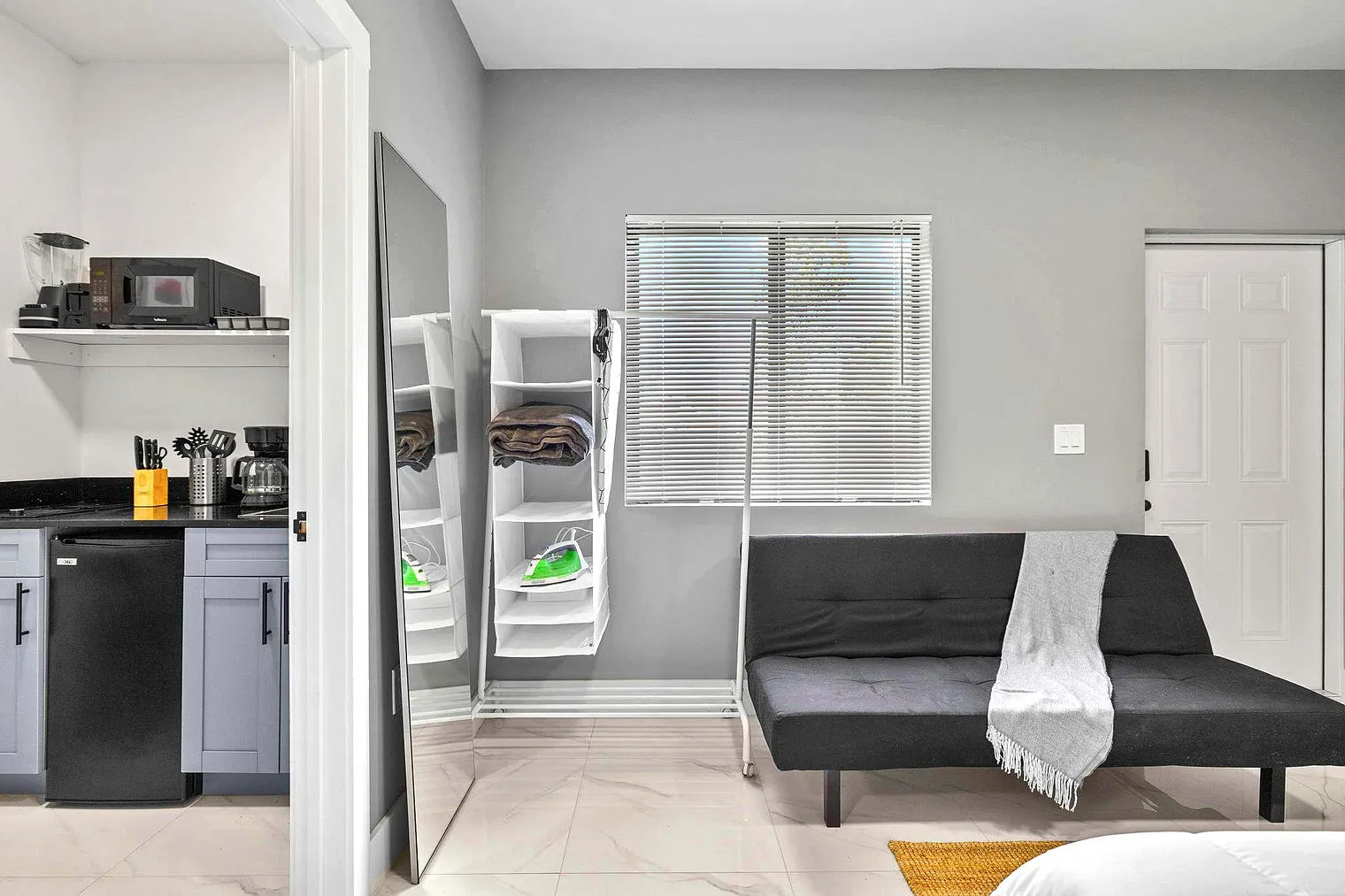 Studio, 1.0 bath, 398 sqft, $1,296 — Photo 1