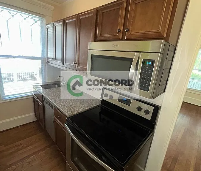 711 Summit Ave #C — Photo 6