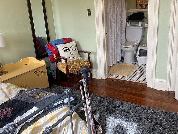 4th image of 107 W Liberty St #3