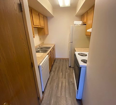3rd image of 1036 Cherry Dr #11
