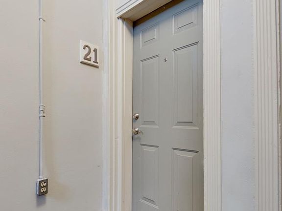 3rd image of 5522 Waterman Blvd #2E