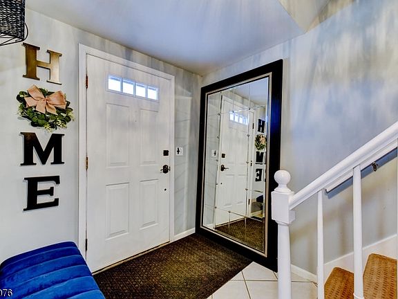 5th image of 16 White Meadow Rd