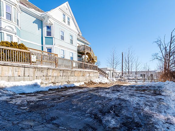 3rd image of 9 Mount Vernon St APT 5