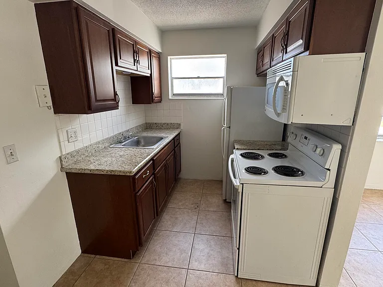 1555 Tyler St #1 — Photo 7