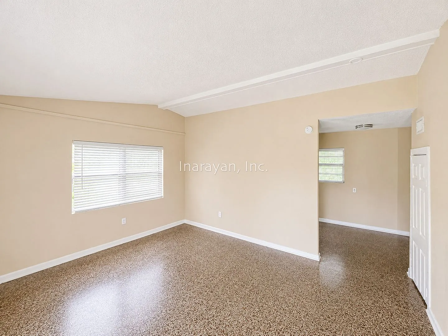 940 W Kaley Ave — Photo 3