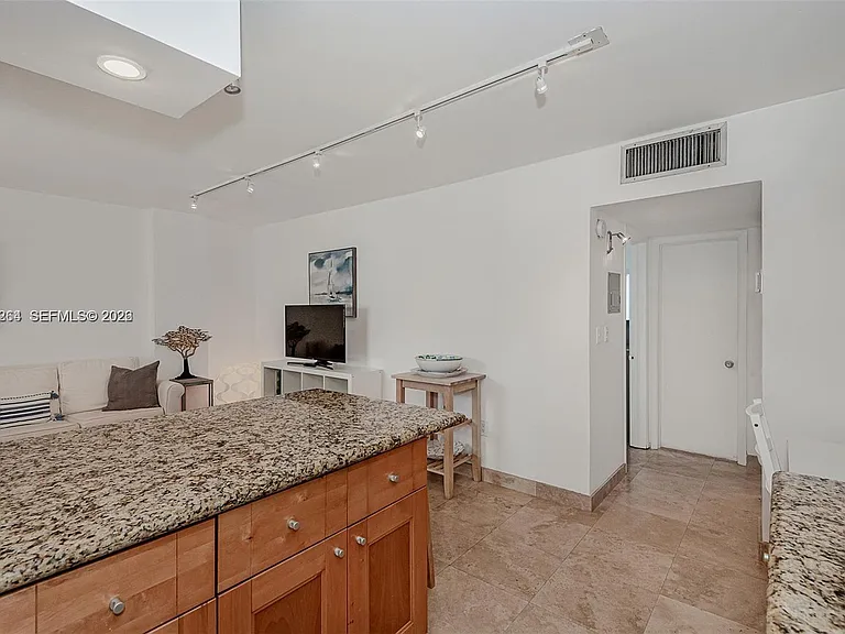 949 Pennsylvania Ave #307 — Photo 13
