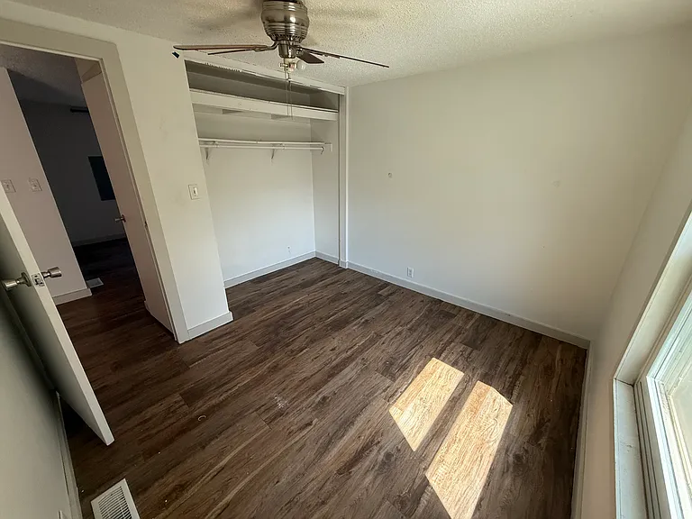4709 Auburn St — Photo 12