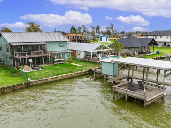 308 Lakeshore Dr S, Onalaska, TX 77360