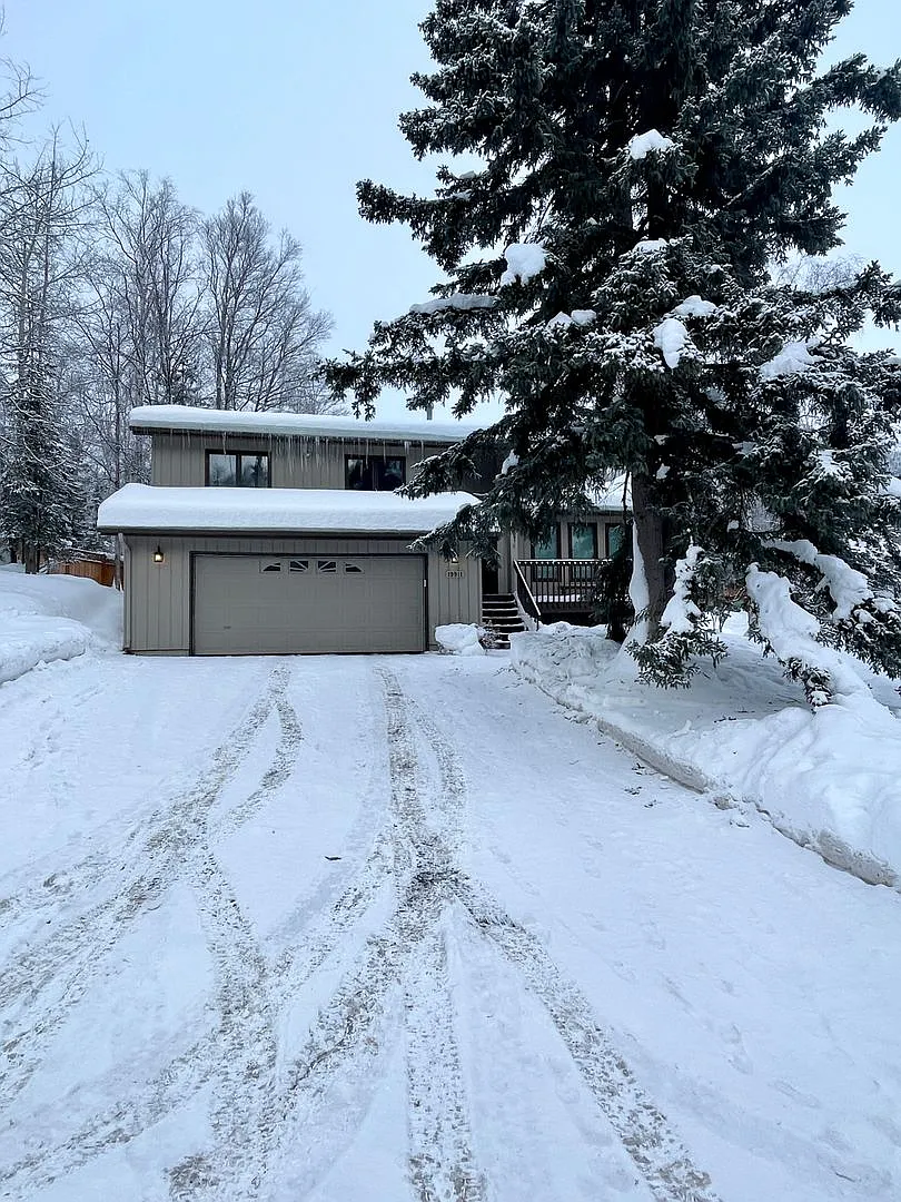 3 bed/2.75 bath House Eagle River — Photo 2