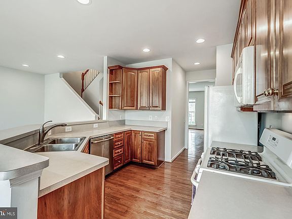 2nd image of 8908 Purple Lilac Cir