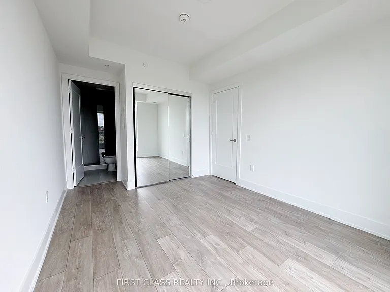 858 Dupont St #818 — Photo 11