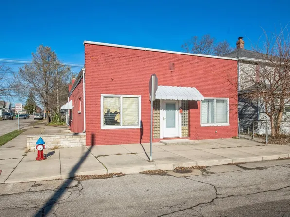 824 W 7th St, Mishawaka, IN 46544