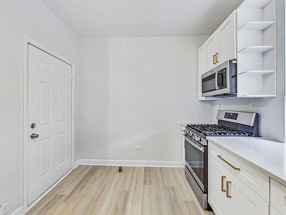 4th image of 1064 W Granville Ave Unit 35