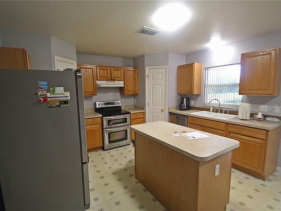 3rd image of 3236 Erskine Dr