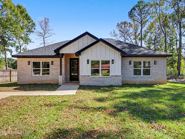 3528 Shamrock Ct, Gautier, MS 39553