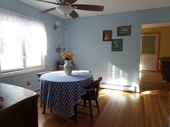 5th image of 19 Woodlawn St