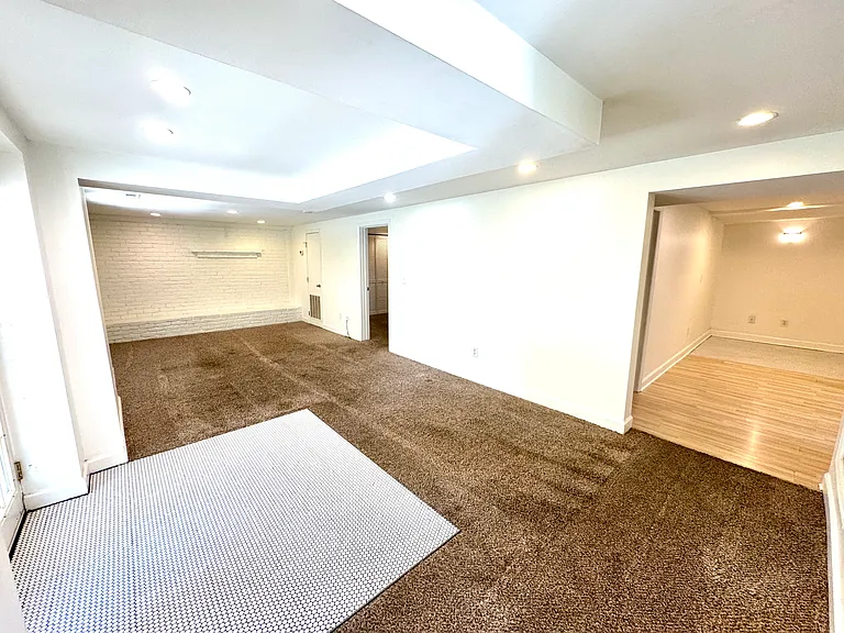567 Whispering Hills Dr #B — Photo 6