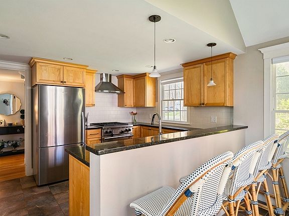 4th image of 22 Standish Rd