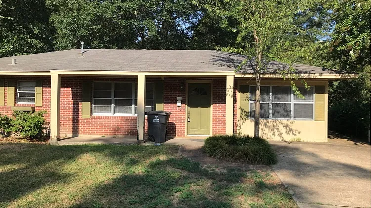 709 Center St