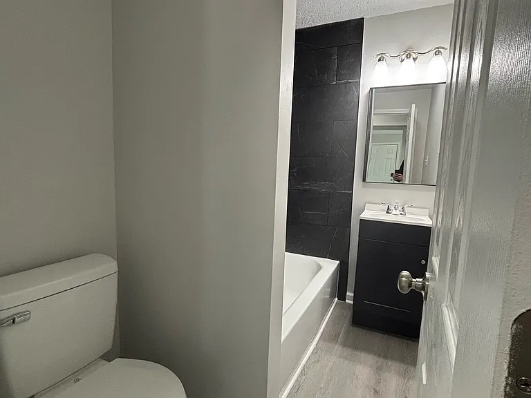 211 Gertrude St — Photo 10