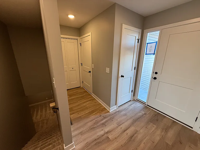 4401 W Frazier Dr — Photo 2
