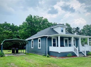 808 Leonard Ave, Belpre, OH 45714