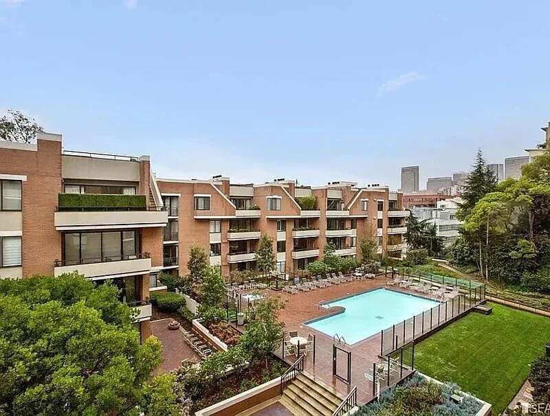 2 bed, 1.0 bath, 779 sqft, $2,020 — Photo 2