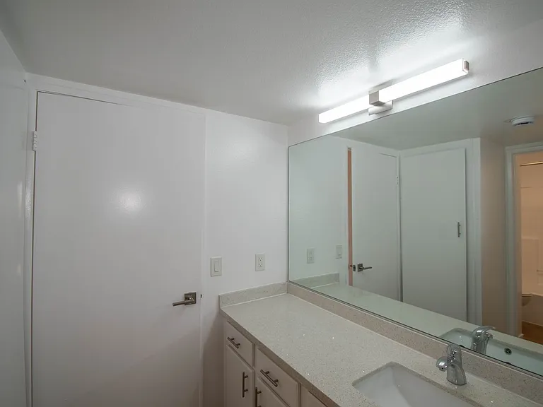 15520 Foothill Blvd — Photo 11