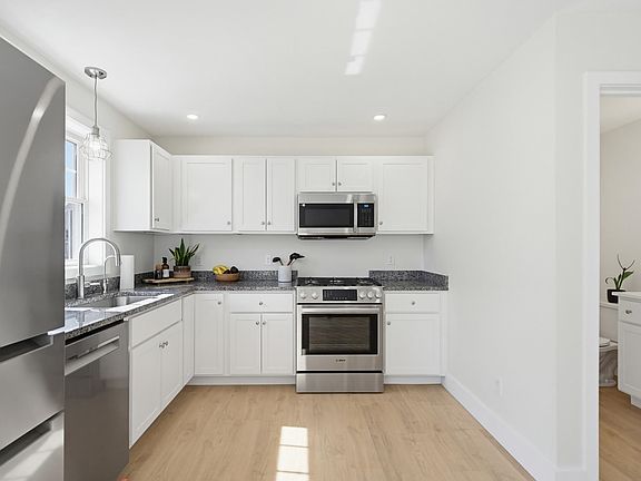 3rd image of 9B Wentworth Lane