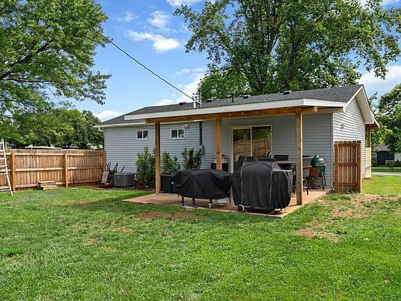 4th image of 227 Countrywood Pl
