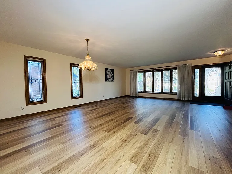 1483 Heather Ln — Photo 4