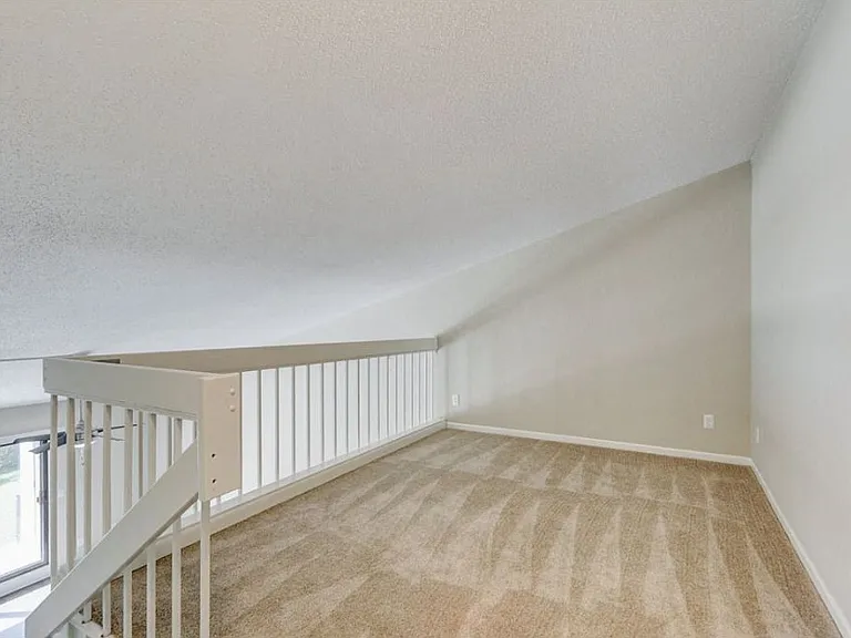 Lake Country Village Apartments — Photo 32