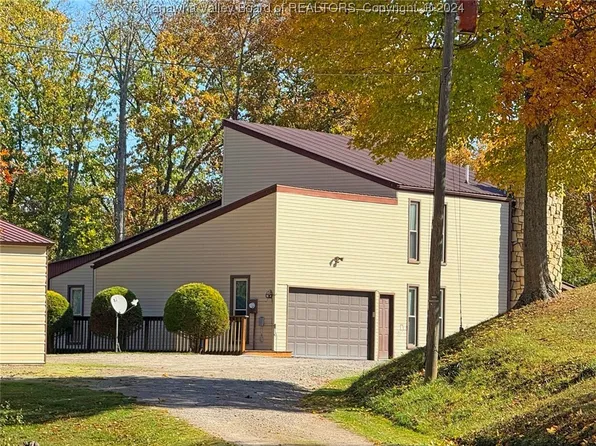 66 Romie Hill Rd, Kenna, WV 25248