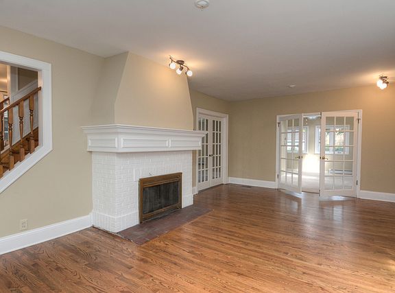 3rd image of 205 N Evergreen Ave