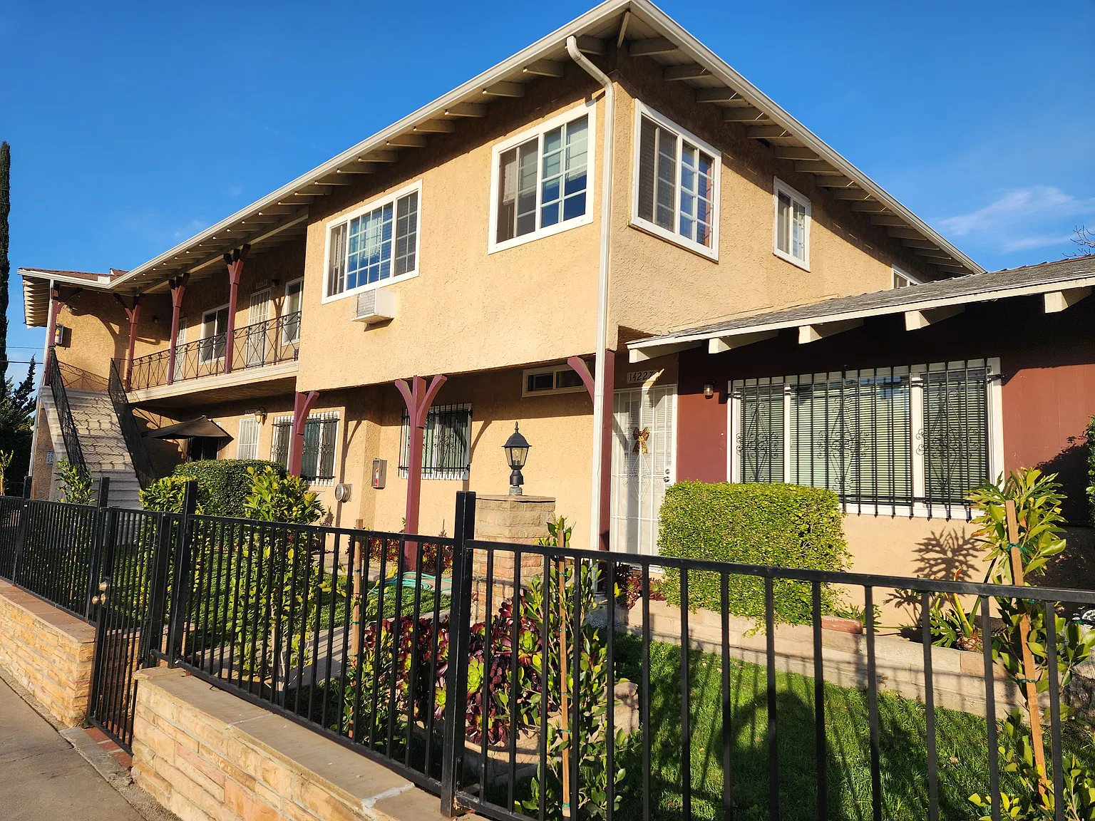 2 bed, 850 sqft, $2,350 — Photo 1
