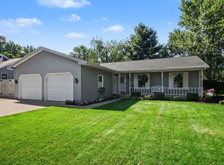2162 Pinewood St, Jenison, MI 49428