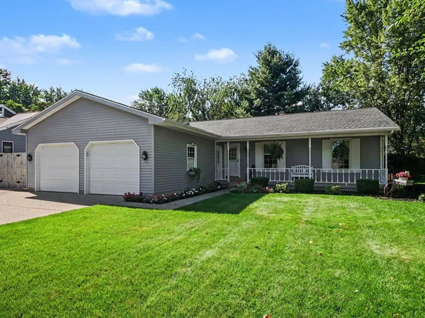 2162 Pinewood St, Jenison, MI 49428