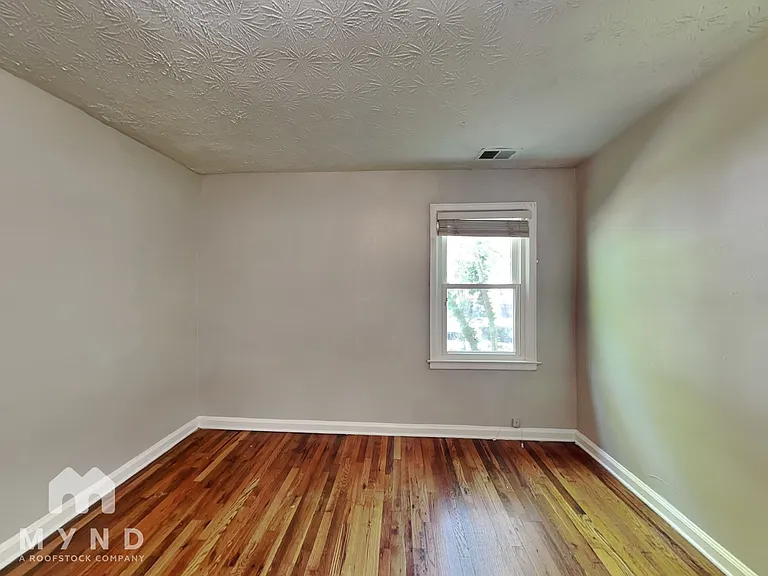 668 Scott Cir — Photo 14