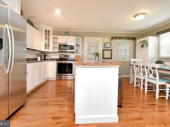 5th image of 418 Deerwood Dr