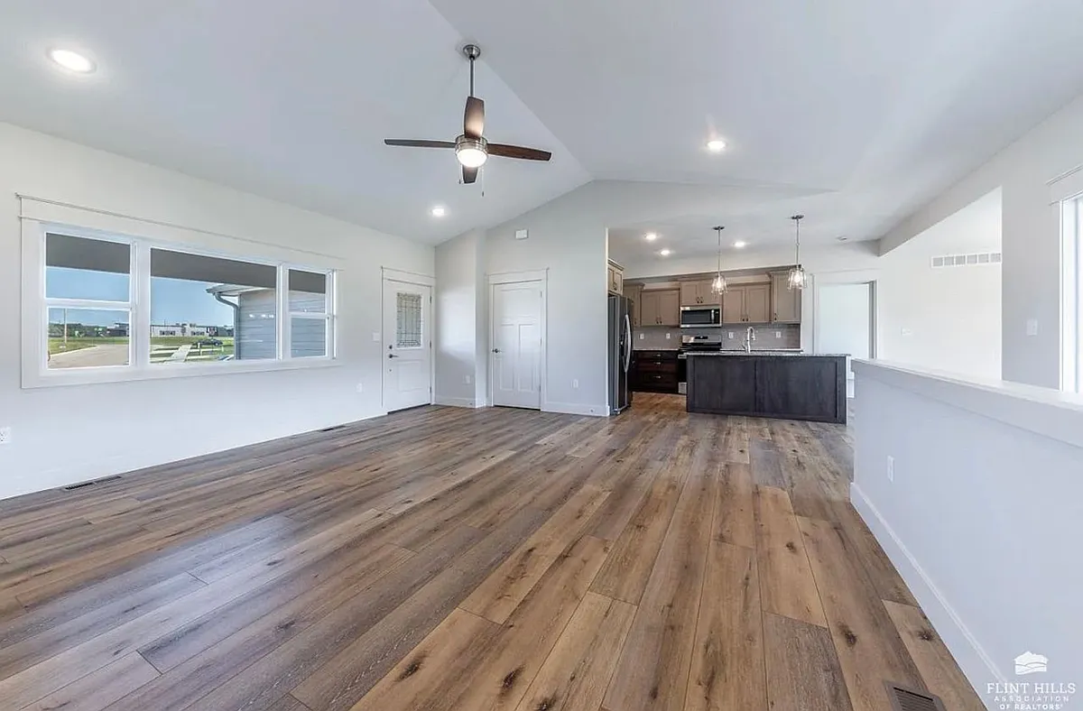 Building Photo - 9163 Bullfrog Dr