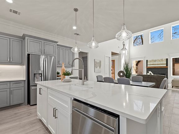 3rd image of 225 Saint Andrews Dr