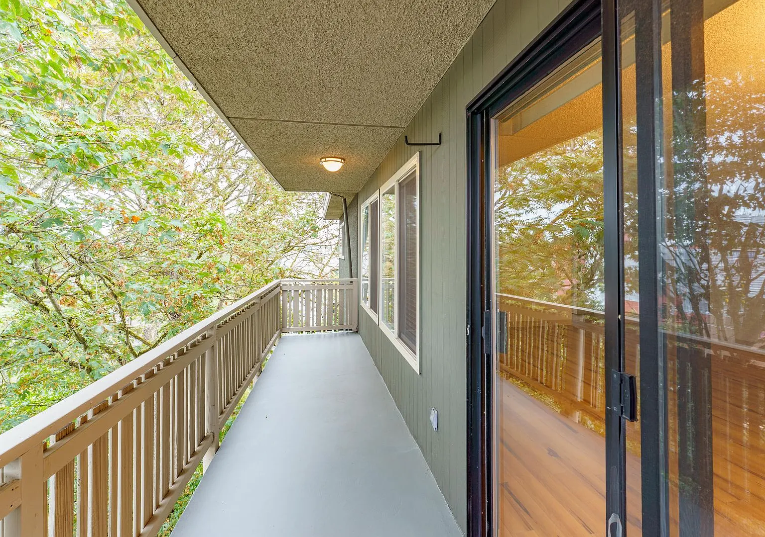 89th Building — Photo 3