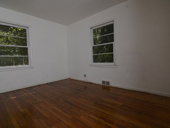 3rd image of 1812 E 49th St