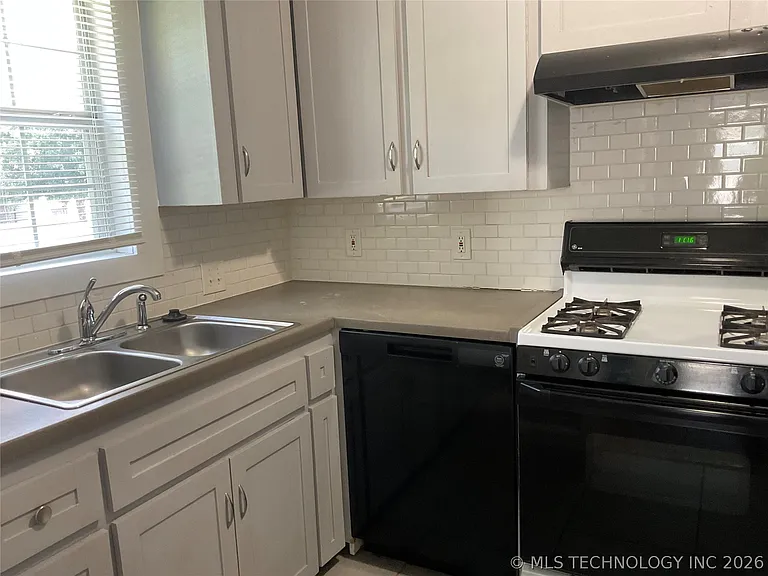 5720 E 3rd St S — Photo 6