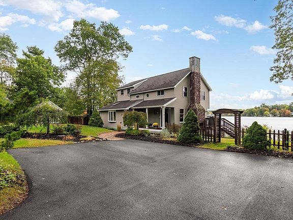 2nd image of 35 Lakeside Blvd