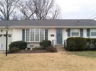 275 Monterey Dr, Florissant, MO 63031