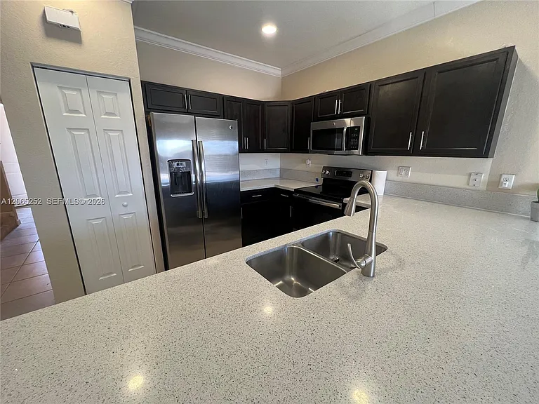 11561 SW 248th Ter #11561 — Photo 2